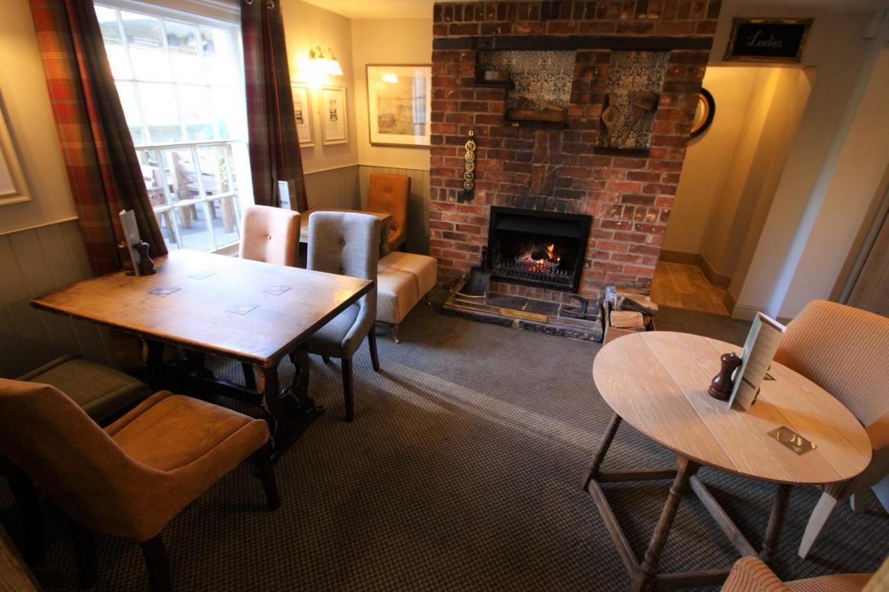 Отель The Carpenters Arms Ньюбери Экстерьер фото