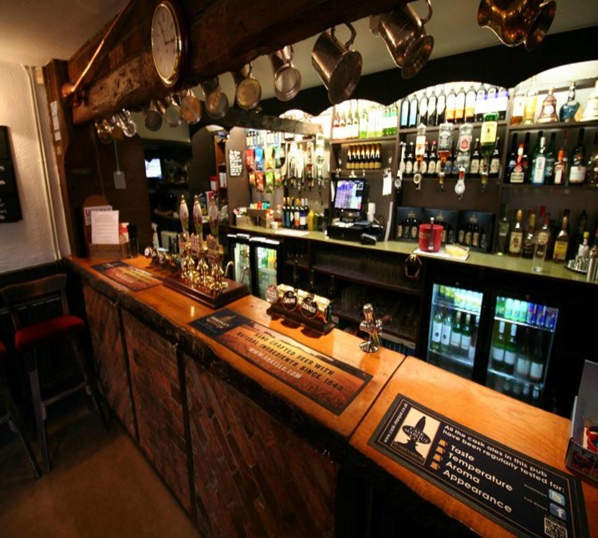 Отель The Carpenters Arms Ньюбери Экстерьер фото